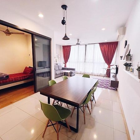 Connected Train 3 Bedrooms - Above Klgateway Mall 14 Куала-Лумпур Экстерьер фото