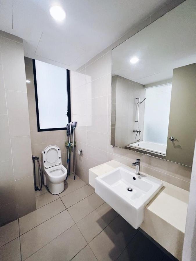 Connected Train 3 Bedrooms - Above Klgateway Mall 14 Куала-Лумпур Экстерьер фото