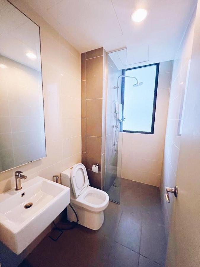 Connected Train 3 Bedrooms - Above Klgateway Mall 14 Куала-Лумпур Экстерьер фото