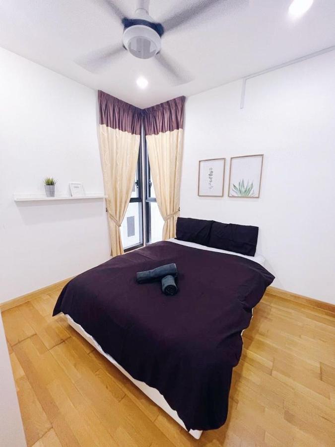 Connected Train 3 Bedrooms - Above Klgateway Mall 14 Куала-Лумпур Экстерьер фото