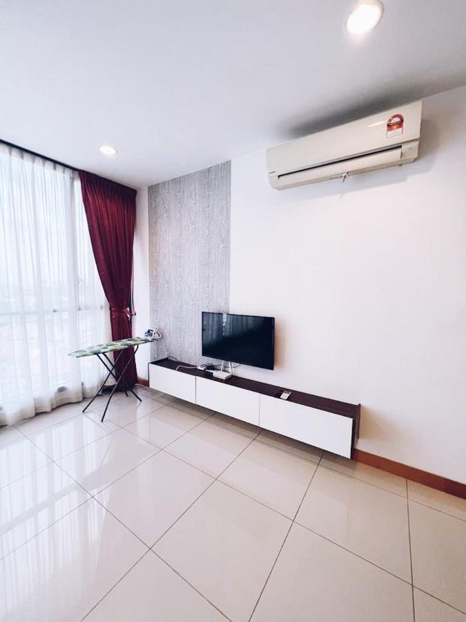 Connected Train 3 Bedrooms - Above Klgateway Mall 14 Куала-Лумпур Экстерьер фото