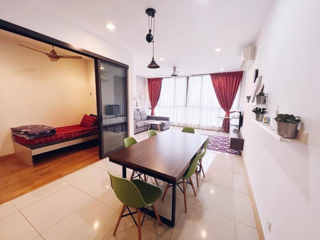 Connected Train 3 Bedrooms - Above Klgateway Mall 14 Куала-Лумпур Экстерьер фото